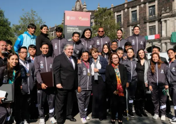 Entrega Delfina Gómez Premio Estatal del Deporte, preside desfile revolucionario