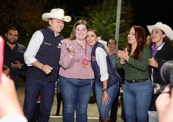 Entrega Congreso del Estado carro por rifa en Kemés de la Familia