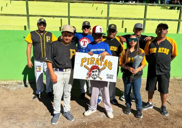 Inaugura Arteaga liga de béisbol temporada Invernal y rremia a los triunfadores