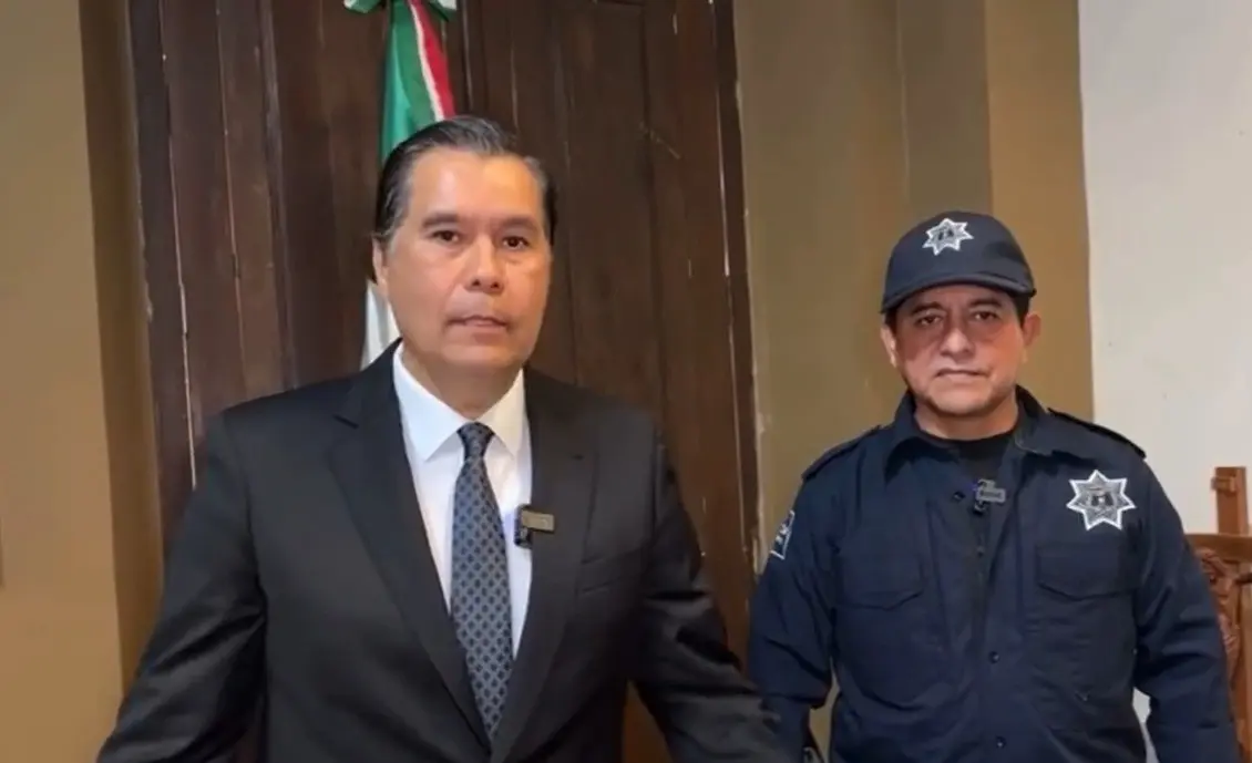 Elizondo invitó a quienes habían asistido al evento a volver a ir ya que el mismo se reanudaría tras el incidente. Foto: Especial.