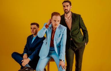 Eufórico reencuentro de Two Door Cinema Club con regios