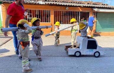 Pequeños de Jardín de Niños de Guerrero rinden homenaje a trabajadores de CFE