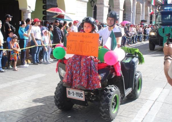 Disfrutan familias  yucatecas del desfile por el 20 de noviembre