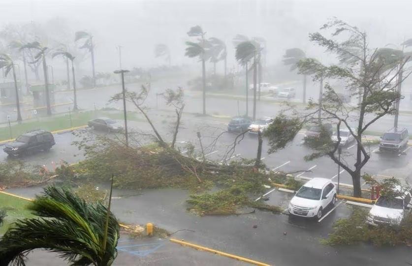 En cuanto a los destrozos, se cifra en 3 mil 571 las viviendas afectadas, 45 poblaciones incomunicadas, ocho carreteras y seis puentes con daños. Foto: El Universo.