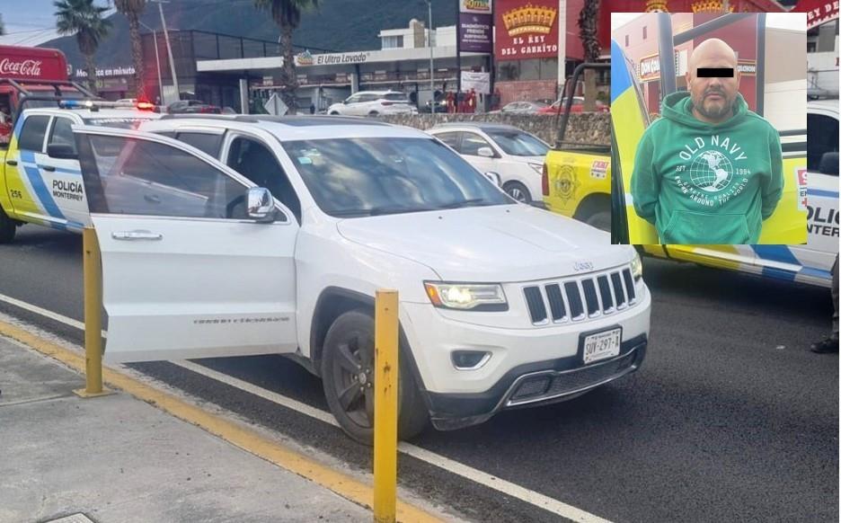 Un hombre fue detenido por oficiales de la Policía de Monterrey por robo de una camioneta. Fotos. Cortesía