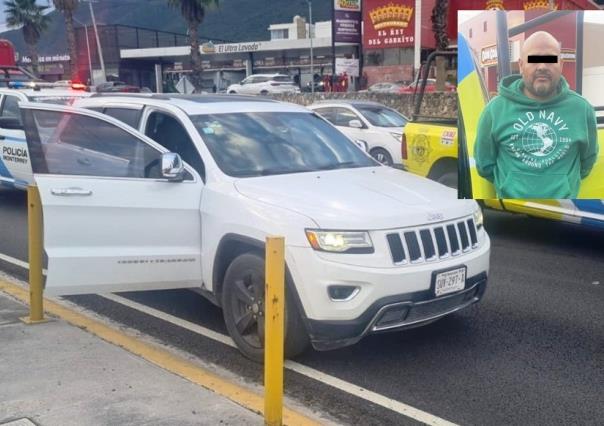 Detienen a hombre por robo de camioneta en Monterrey