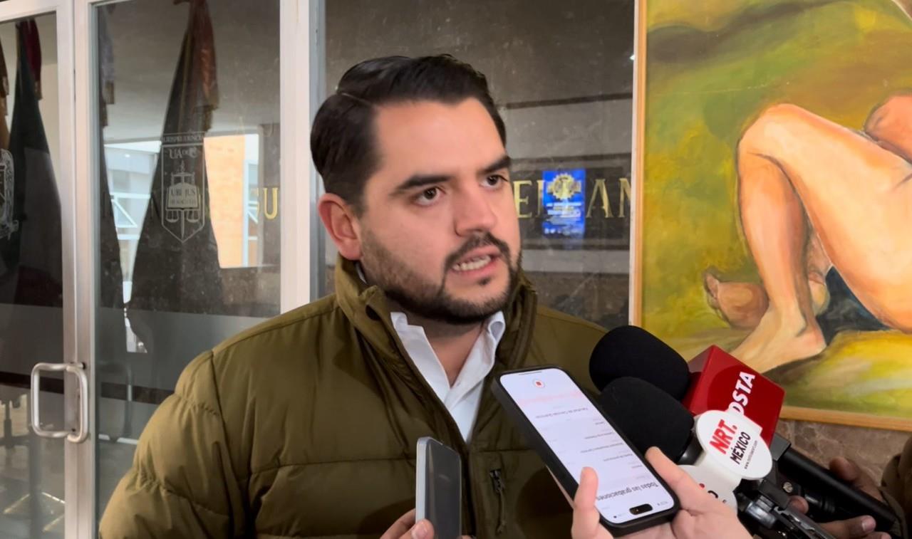 El director del IMJ en Saltillo, Alfonso Figueroa, invitó a la gente a sumarse a esta colecta. (Fotografía: Marco Juárez)