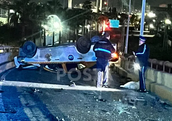 Muere taxista tras volcadura en San Nicolás