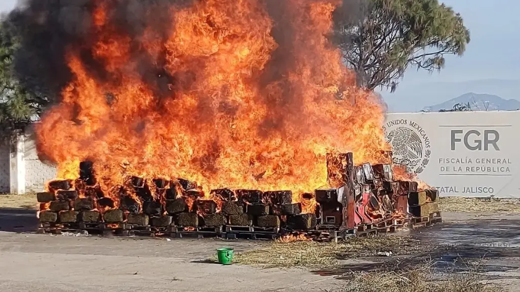 Incinera FGR más de una tonelada de drogas en Jalisco