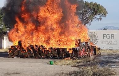 Incinera FGR más de una tonelada de drogas en Jalisco