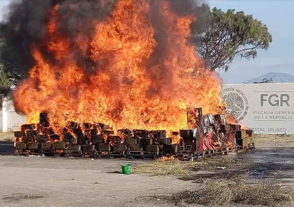 Incinera FGR más de una tonelada de drogas en Jalisco