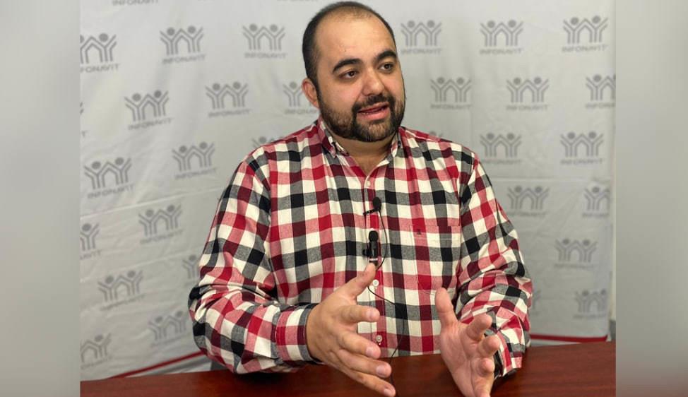 El delegado del Infonavit, Gustavo Díaz, invitó a la gente interesada a acudir a esta feria. (Fotografía: Infonavit)