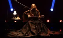 Natalia Lafourcade lleva al público de Monterrey por un viaje de emociones