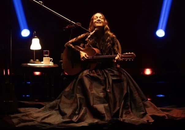 Natalia Lafourcade lleva al público de Monterrey por un viaje de emociones