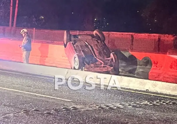 Le dan cerrón y vuelca en la Carretera Nacional