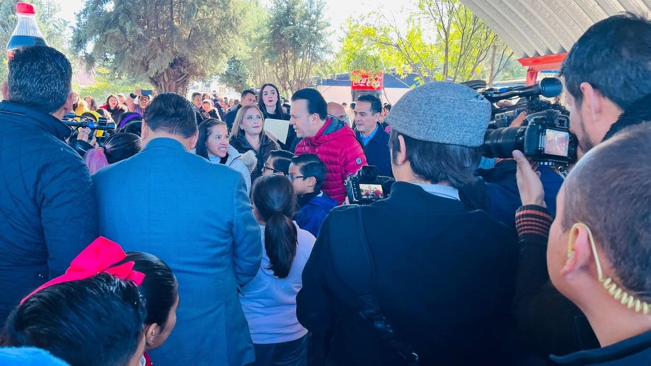 El gobernador Esteban Villegas garantizó la seguridad de los jóvenes que se encuentran en la casa hogar del DIF. Foto: Jesús Carrillo.