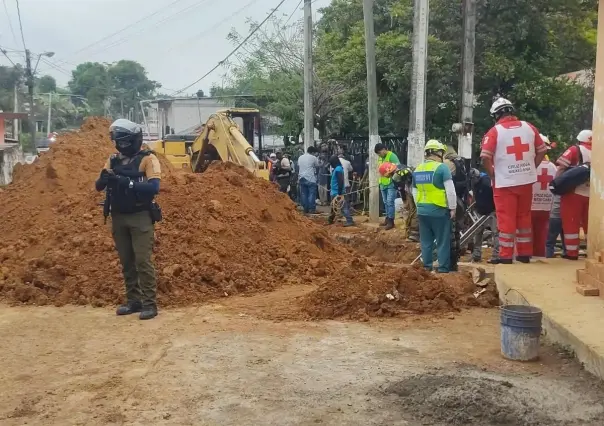 Mueren tres trabajadores al quedar sepultados por alud en Veracruz