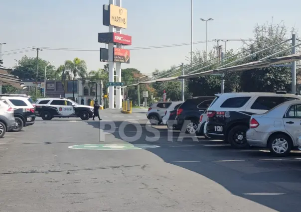 Roban Jeep en estacionamiento de centro comercial en San Pedro