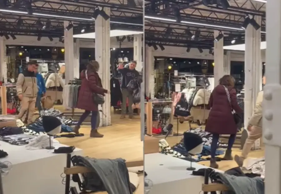 Mujer pierde elcontrol en tienda. Foto. Captura de imagen