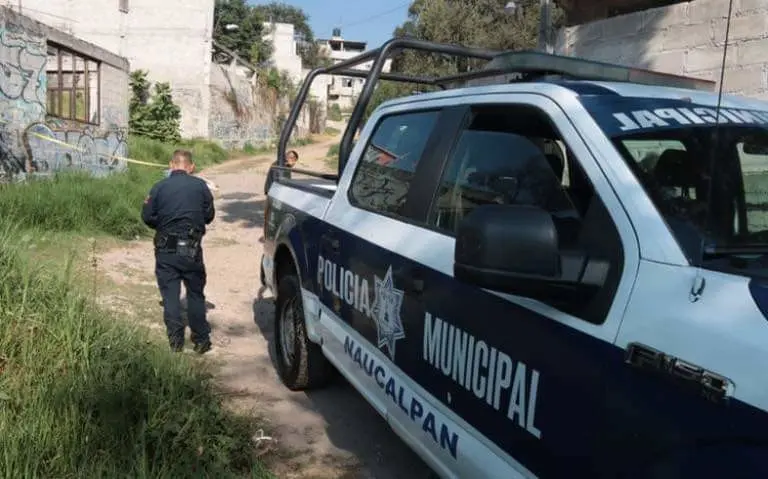 Pedro golpeó, estranguló y mutiló a su ex esposa Jaqueline y luego envenenó a sus hijas de cuatro y un año, les dio agua con veneno y finalmente, se cortó el cuello para suicidarse. Foto: Cortesía Policía de Naucalpan.