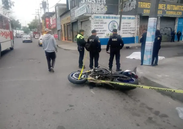 Conductor de camión del transporte público arrolla y mata a motociclista