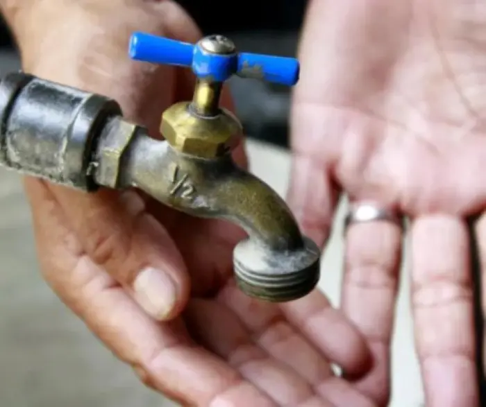 Agua y Drenaje de Monterrey pidió racionar el uso del agua por que a partir del domingo 26 de noviembre. Foto. Archivo