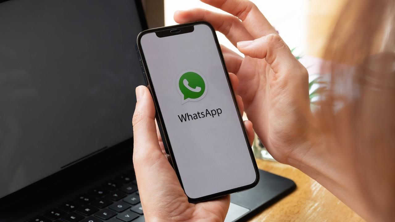 WhatsApp Web presenta novedades: mensajes efímeros y contactos sin añadir. Foto: @nateemee