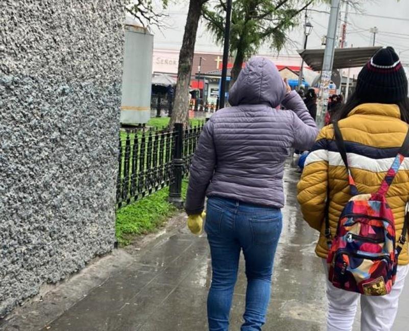 POSTA, realizo un recorrido por la Alameda Mariano Escobedo, ubicada en el Centro de Monterrey, para conocer la opinión de los ciudadanos ante este clima. Foto: Rosy Sandoval.