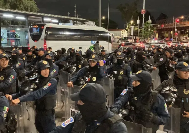 Trabajadores enfrentan a policías en Eduardo Molina tras retiro de bloqueo