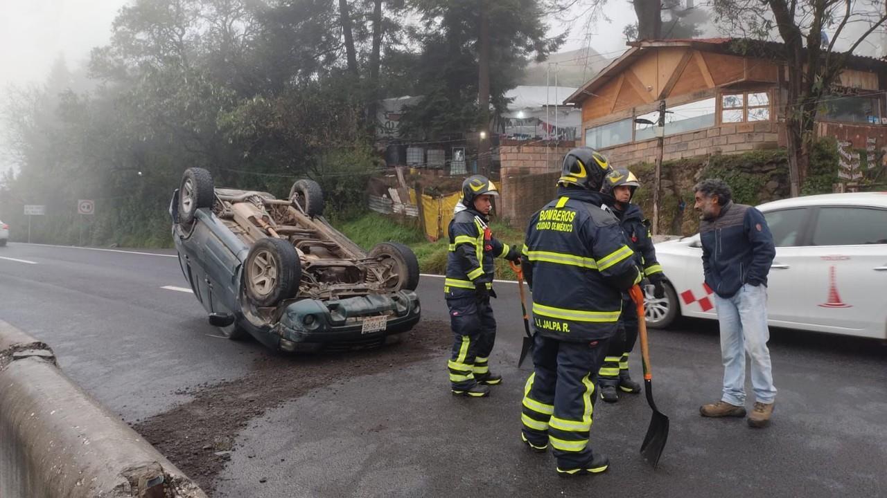 Personal de bomberos acudieron tras el llamado de auxilio.