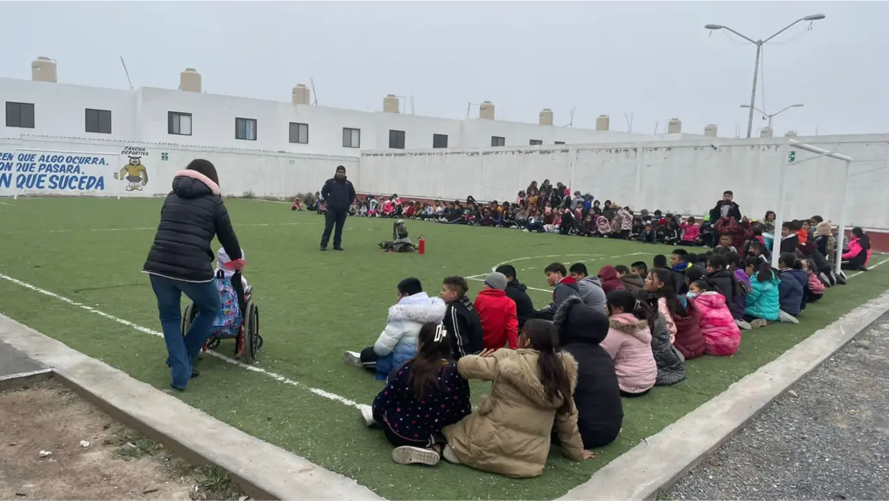 El Gobierno Municipal de Saltillo implementó el programa Conoce a tu Bombero en la escuela primaria Alma Marie Prescott  / Foto: X Gobierno Municipal