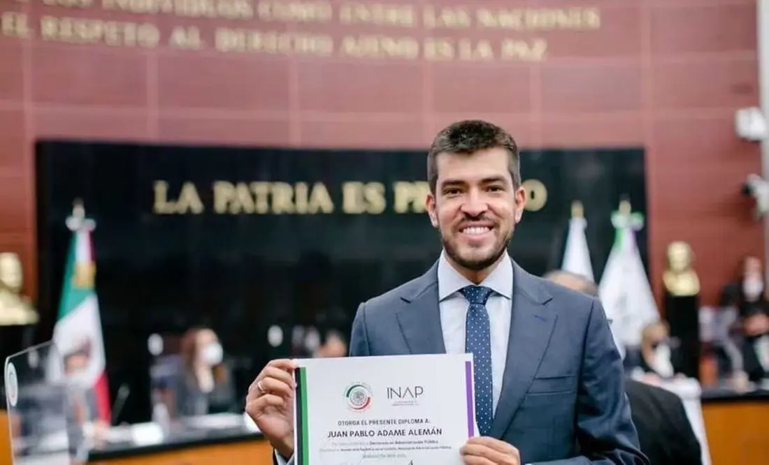 Juan Pablo Adame ocupó el lugar del senador Miguel Ángel Mancera el pasado 6 de septiembre, quien solicitó licencia para permitirle al joven cumplir su sueño de participar en el Senado de la República. Foto: Archivo/ X