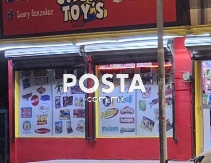 En las imágenes que llegaron a la redacción de POSTAMX se ve cómo las mujeres y la menor llegan, las mismas observan algunos artículos en cada pasillo. Foto: POSTAMX.