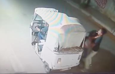 Someten hombres a mujer y la suben por la fuerza a un mototaxi en Oaxaca