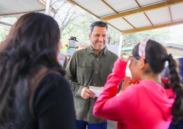 Entrega DIF Guadalupe lentes gratuitos en escuelas