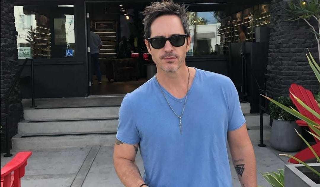 Mauricio Ochmann acaba de estrenar en cines el filme, Papá o Mamá. Foto: Instagram