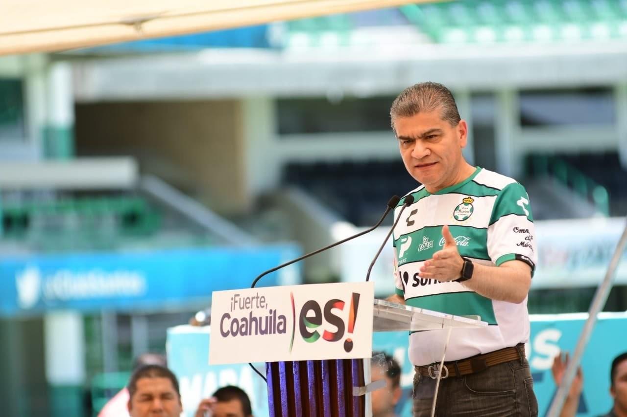 El gobernador Miguel Riquelme dijo que seguirá apoyando al Santos Laguna. (Fotografía: Gobierno de Coahuila)