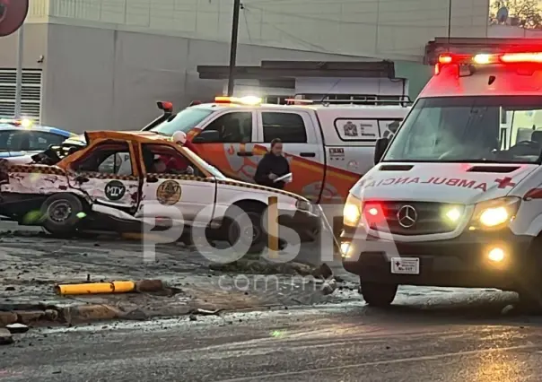 Choque de taxi con camión deja un muerto y cinco heridos en Monterrey