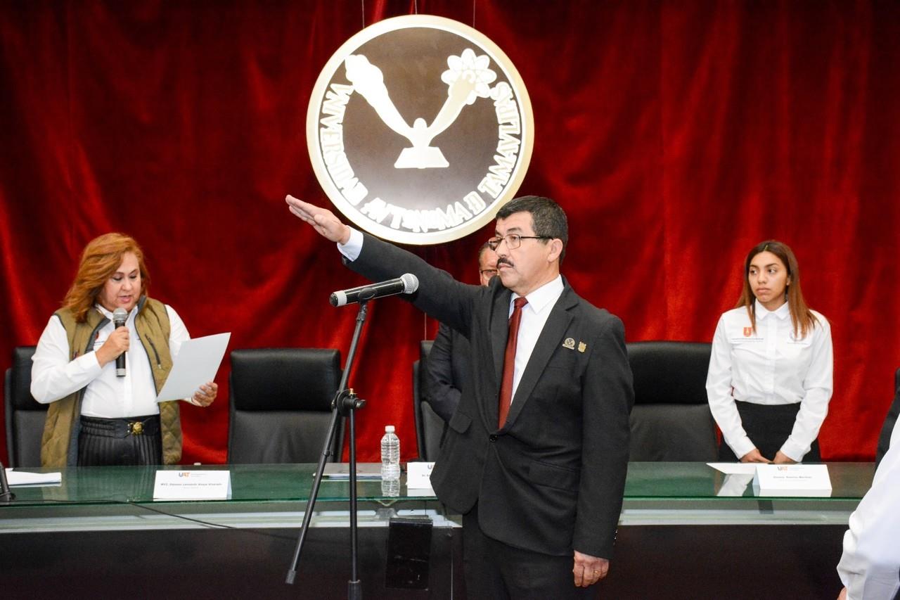 Dámaso Anaya Alvarado rinde protesta como rector de la UAT. Foto: Perla Reséndez.