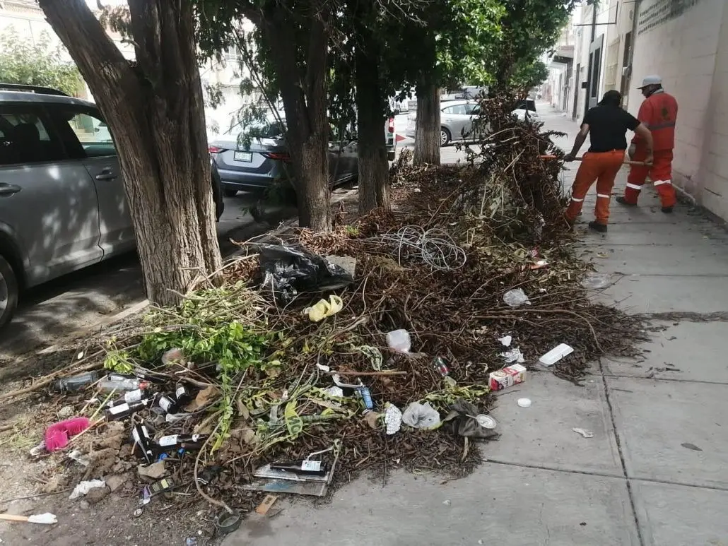 Personal de La Ola reforzó las labores de limpieza. (Fotografía: Gobierno de Torreón)