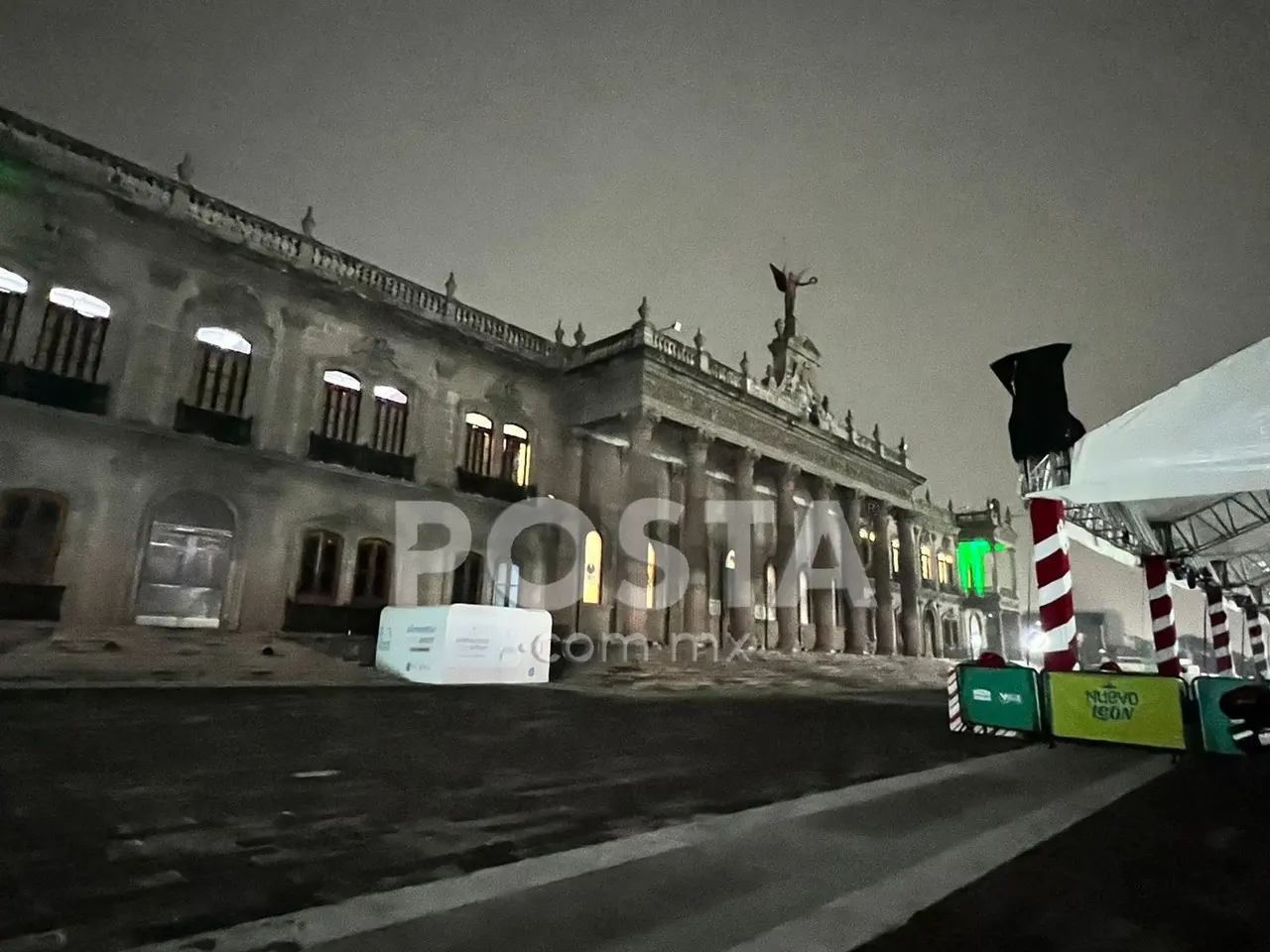 Amanece sin vallas Palacio de Gobierno de Nuevo León. Foto: POSTAmx