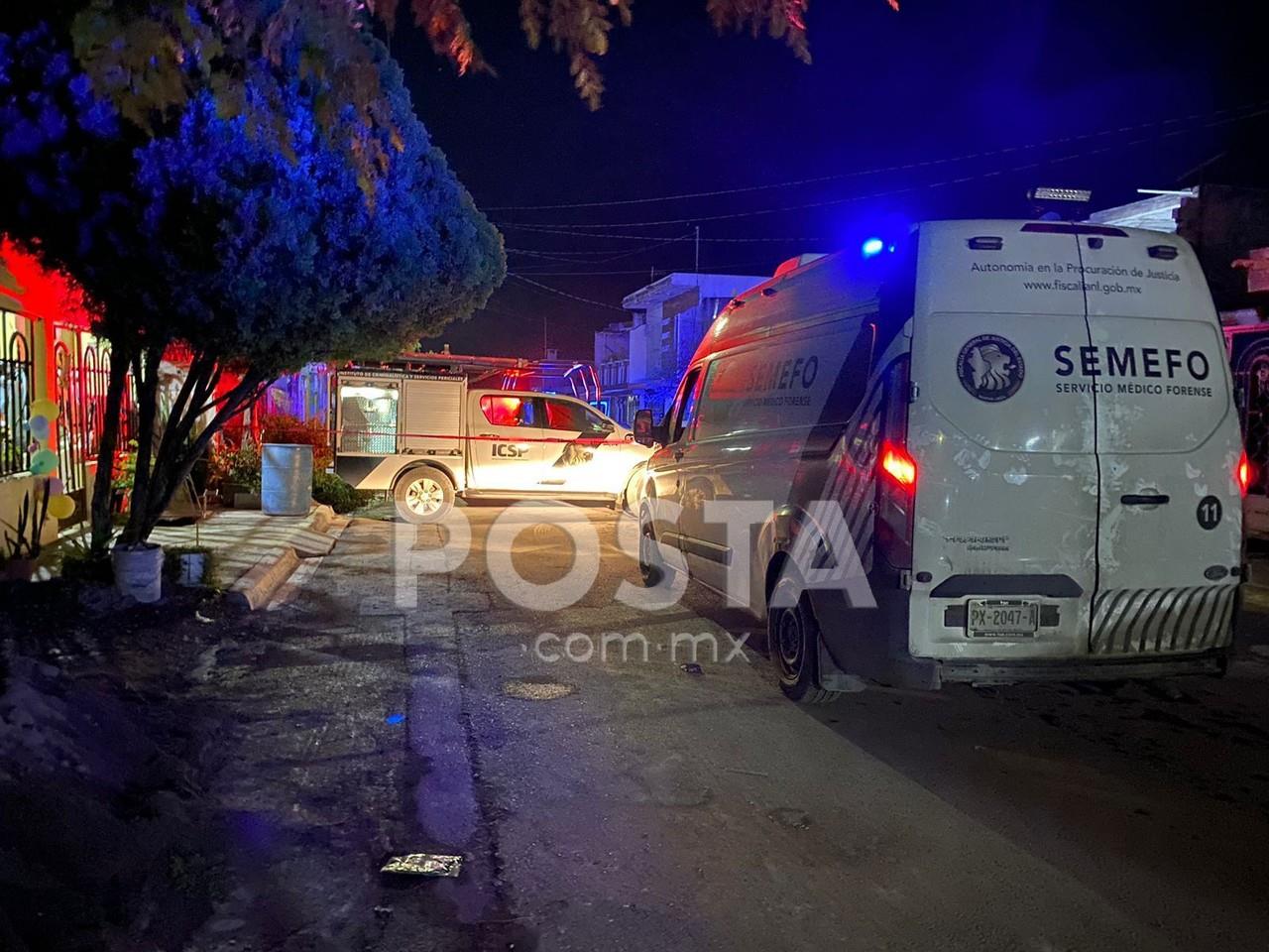 La zona fue resguardada por agentes ministeriales y la policía municipal mientras peritos de la Fiscalía iniciaban con las indagatorias. Foto: POSTA MX.