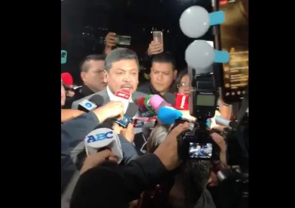 Arriba Luis Enrique Orozco a Palacio de Gobierno de Nuevo León