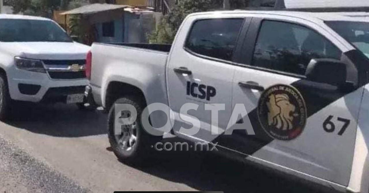 A decir de autoridades el hombre tenía cordones en las piernas y lo habrían arrastrado aparentemente con un vehículo por la vía. Foto: Especial/ POSTAMX