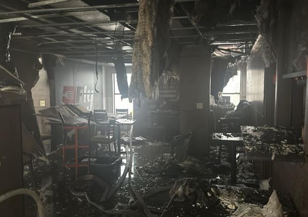 Desalojan terminal C del Aeropuerto de Monterrey por incendio en restaurante