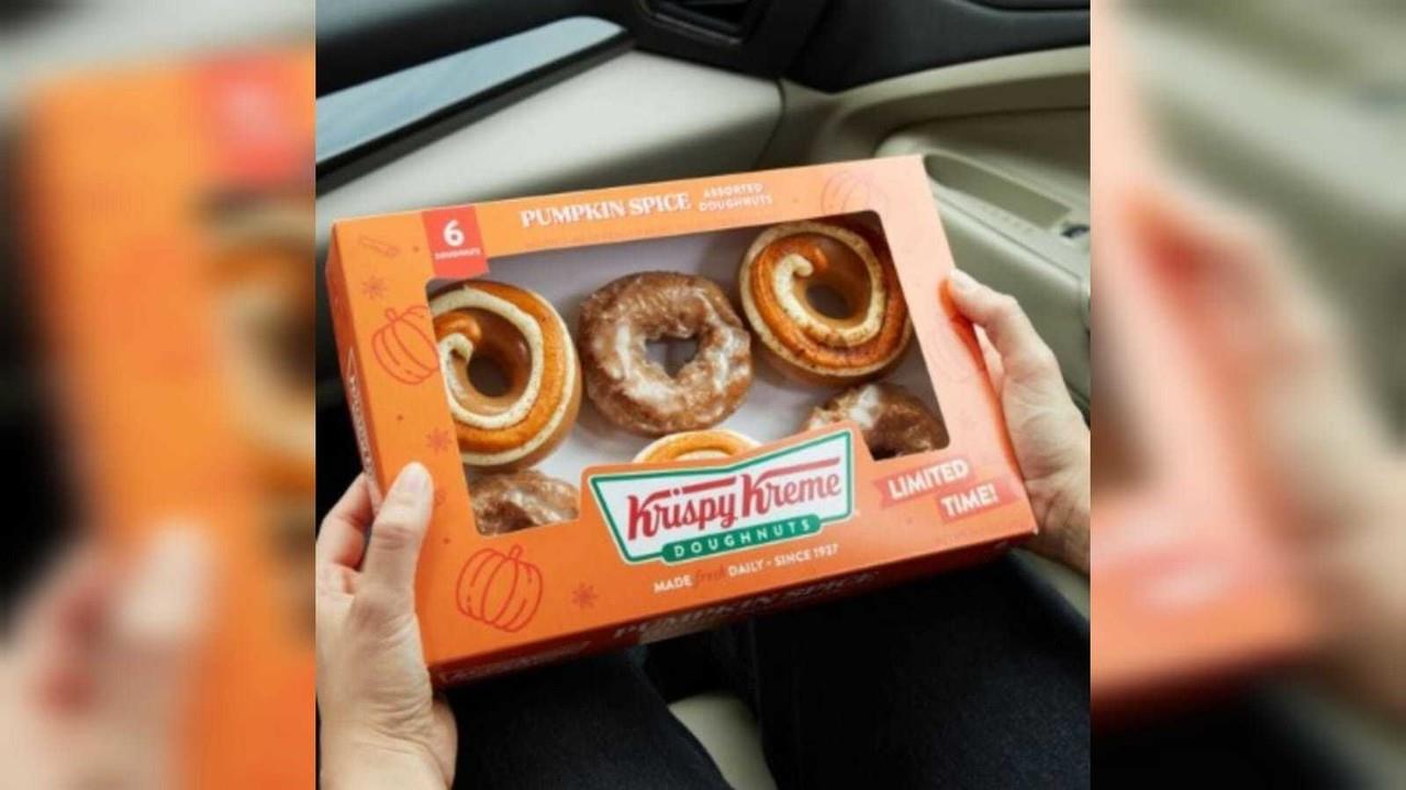 Se cree que la camioneta de reparto estaba llena con una mezcla de sabores clásicos de Krispy Kreme, junto con una gran cantidad de sus opciones especiales navideñas. Foto: X/ @krispykreme