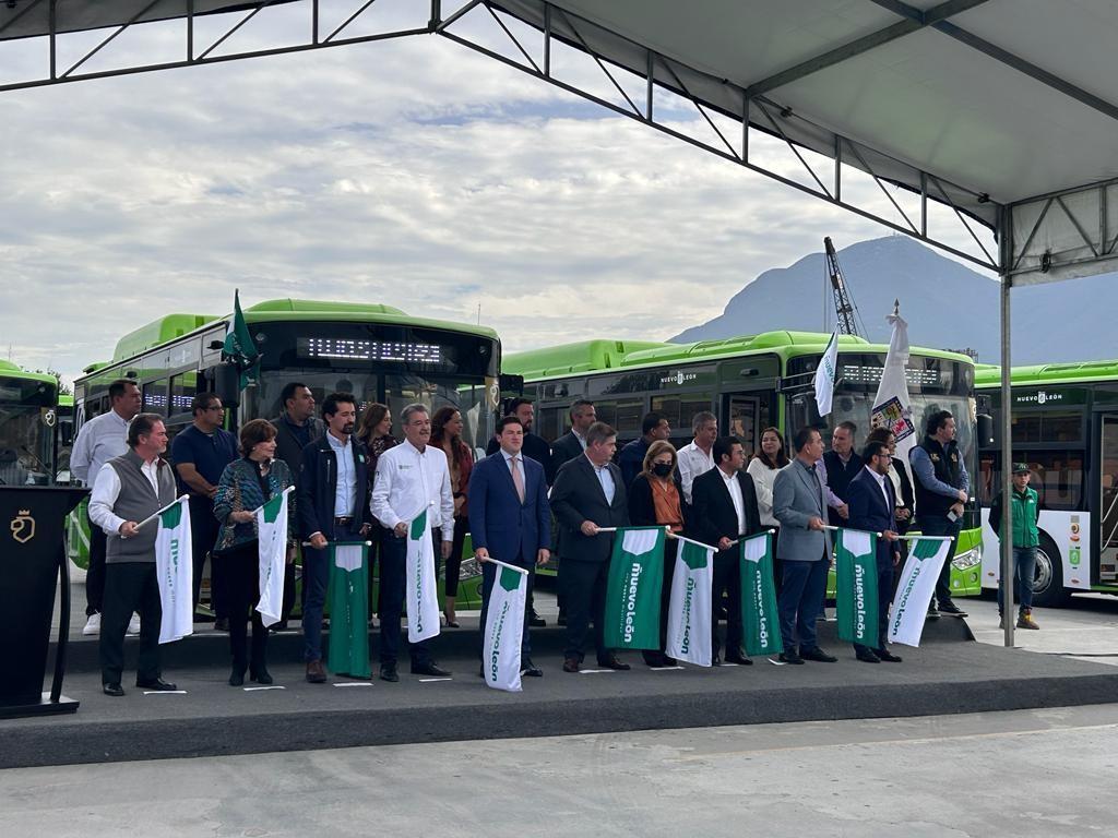 El gobernador del Estado, Samuel García hizo entrega de 200 unidades de camiones, por lo que suman cerca de 2 mil. Foto. Rosy Sandoval