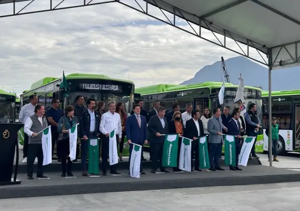 Entrega Samuel García 200 camiones y beneficia a 17 municipios