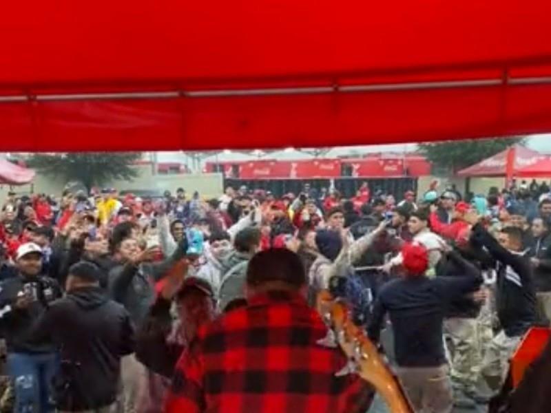 El festejo fue para los trabajadores de la empresa en el municipio Monterrey, Nuevo León donde los empleados están bailando juntos en los stands de la empresa. Foto: TikTok @luciarangel988.