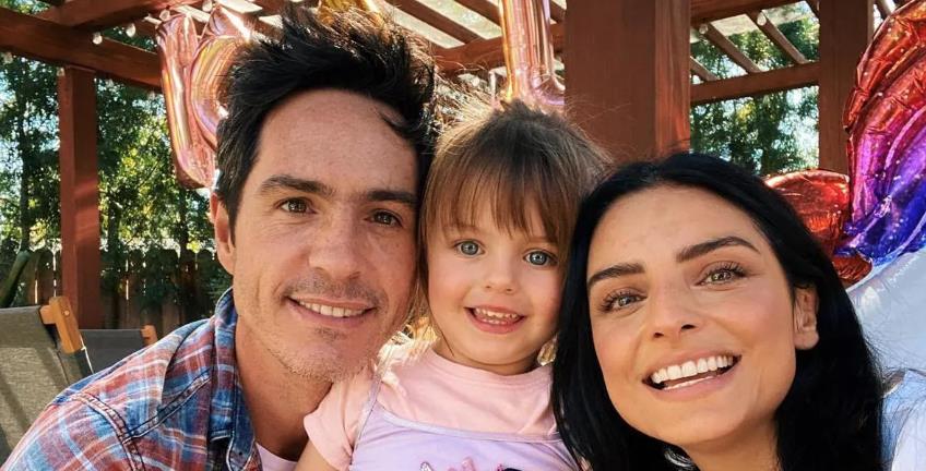 Mauricio Ochmann y Aislinn Derbez son padres de la pequeña Kailani. Foto. Especial